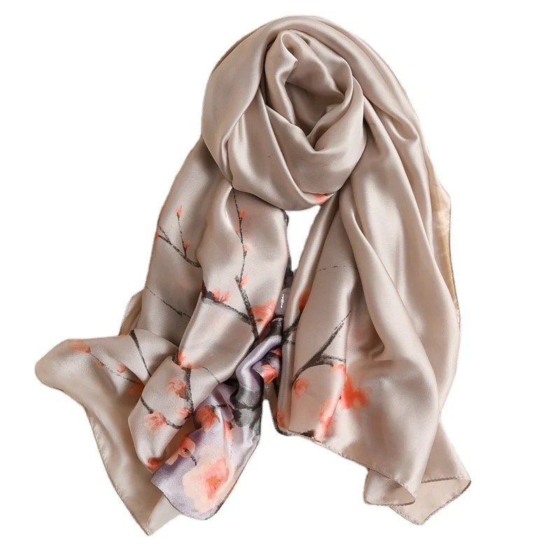 Châle effet soie rose nude à motifs