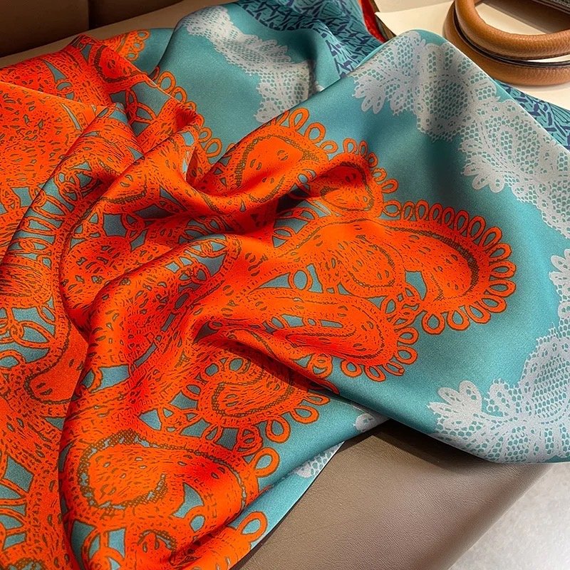 Foulard effet soie orange et vert