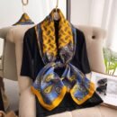 Foulard effet soie