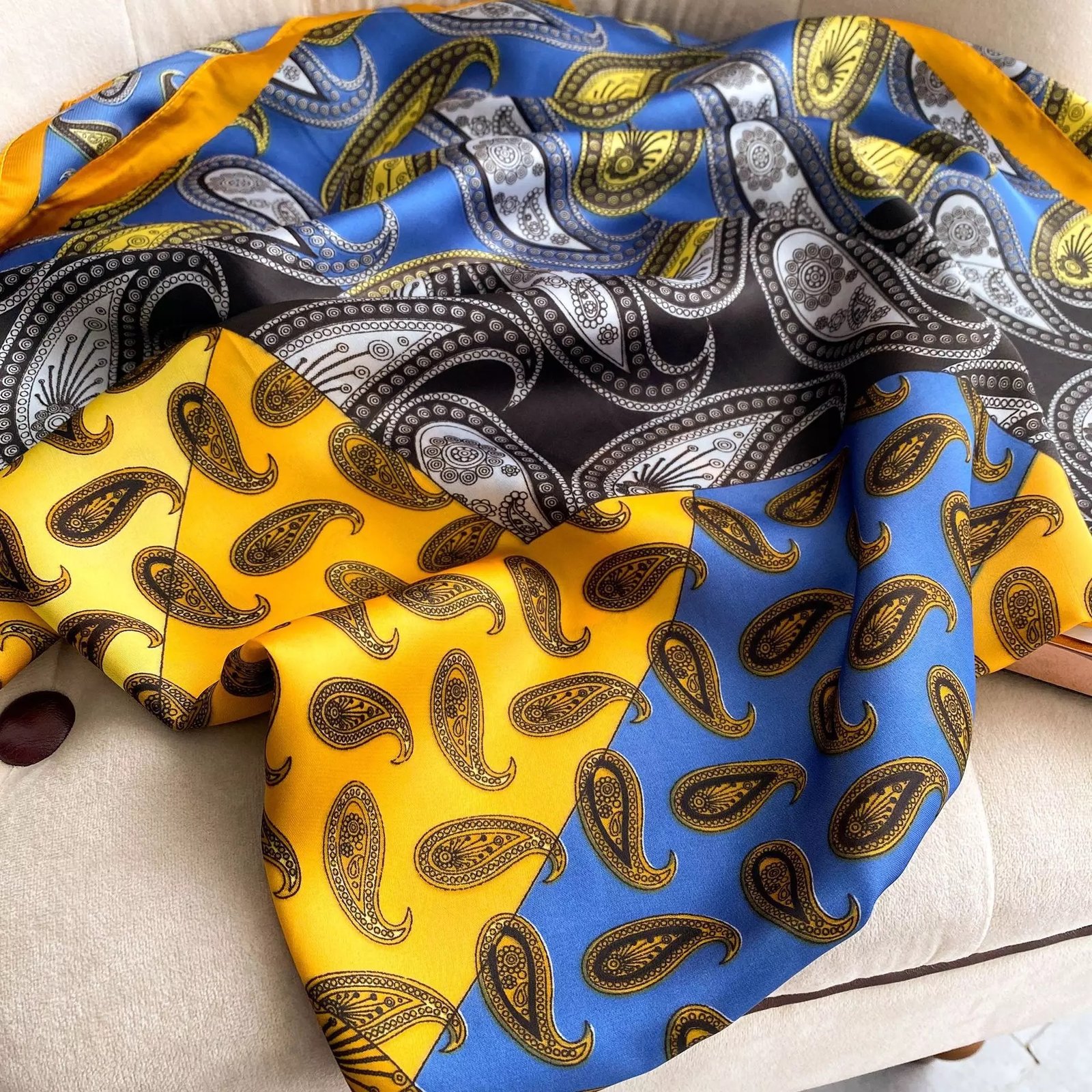 Foulard effet soie